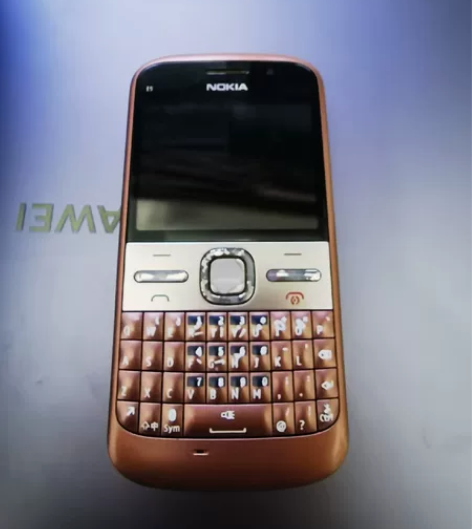 诺基亚Nokia E5-00 棕色 自用一...