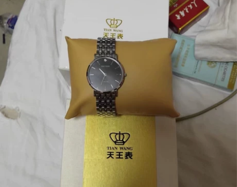 天王手表，一点毛病没有，低价出售，急需用钱...