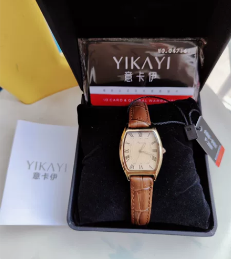 全新未戴过  意卡伊女士皮带款手表包装盒吊...