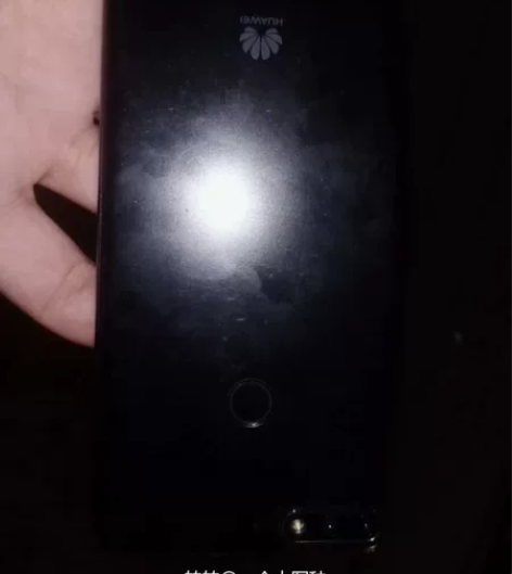 应该是华为畅享8plus，黑色，64g，自...