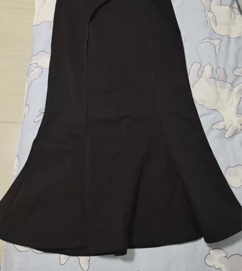 【鱼尾裙】尼龙面料，原价三百多，s码，在实...