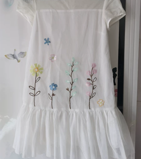 安奈儿 女童连衣裙,甜美可爱风,衣服上的花...
