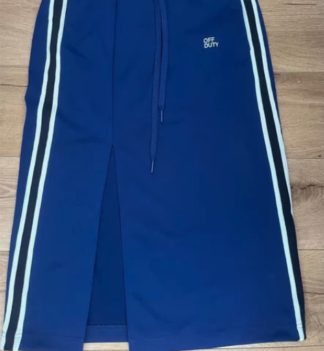 moco开衩运动风半裙，当时好爱这款，青春...