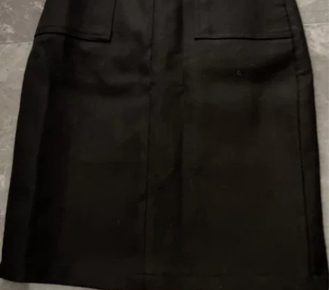 全新带吊牌，呢子中裙 感兴趣的话点“我想要...