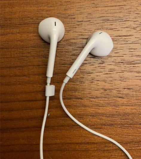 苹果手机耳机 入耳式 9成新 如图 感兴趣...