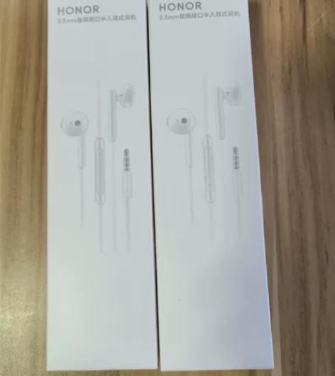 荣耀3.5mm半入耳式耳机，全新未拆封。一...