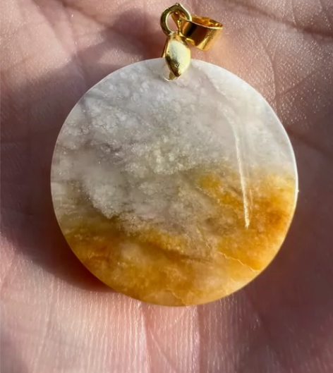 冰黄翡飘雪花棉意境无事牌吊坠 天然缅甸翡翠...