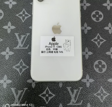11  128白色国行  99新 电池效率...