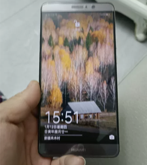 过年缺钱,转让两部手机,一个是三星A40s...