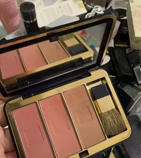 雅诗兰黛三色修容腮红,余量85成左右 保正...