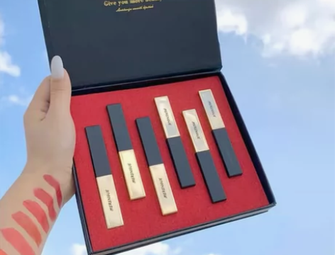 口红套盒 火锅店抽奖送的 感兴趣的话点“我...
