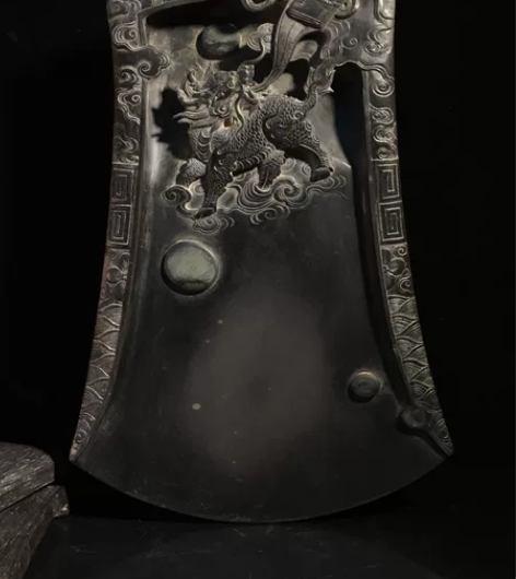 旧藏端砚 麒麟送宝 三足风字砚，石料大气完...