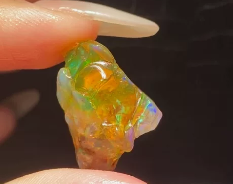 欧泊宝石，产地埃塞俄比亚，火彩丰富漂亮，被...