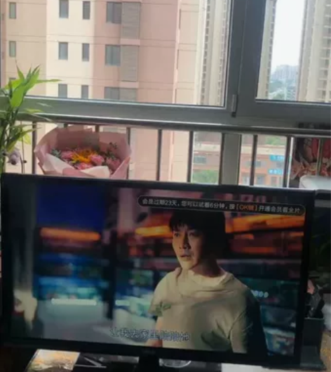 电视，清华同方的32寸的高清电视，9.5成...