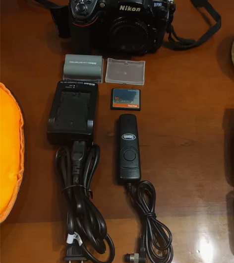 尼康D700很旧很旧了，之前是大约3500...