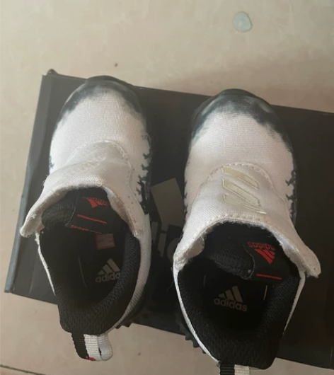 阿迪6K的鞋!我儿子喜欢过的!有穿过的痕迹...