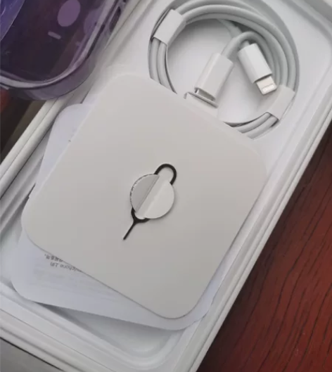 换手机了,iPhone14原装卡针。 感兴...