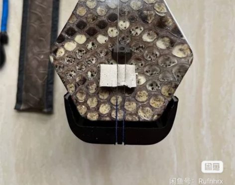 二胡全新，琴行上千块买的，一次没有用过，音...