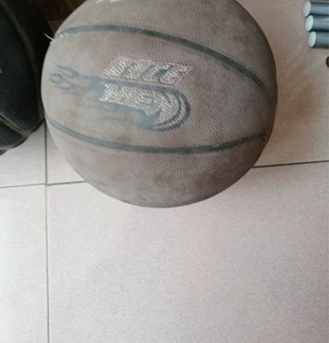 篮球闲置 感兴趣的话点“我想要”和我私聊吧...