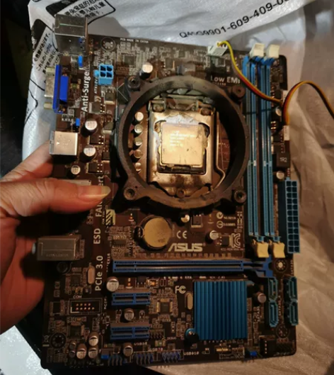 华硕H61M-E主板一个带CPU。换新不用...