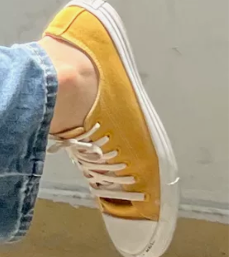 匡威 姜黄色板鞋 穿过几次 不喜欢穿板鞋了...