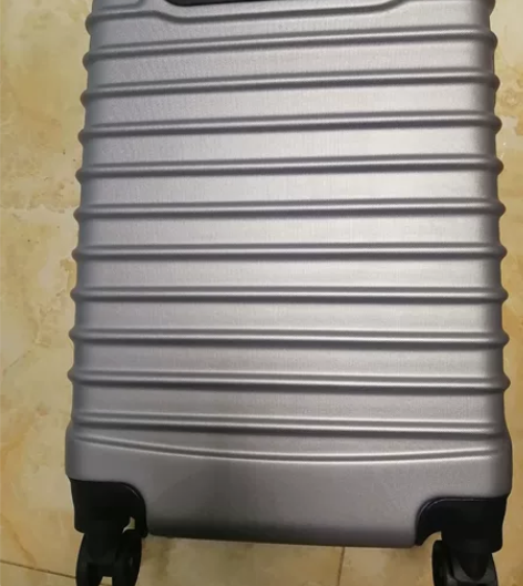全新未用过的20吋拉杆箱，可直接带上飞机不...