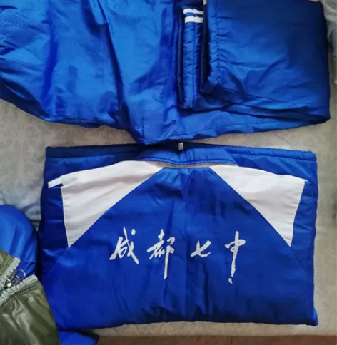 七中万达 冬季校服 一件外套+一条裤子不记...