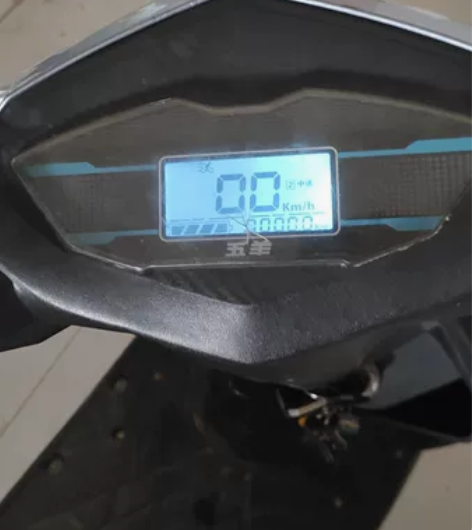 个人一手转让二手五羊电动车72v,电瓶去年...