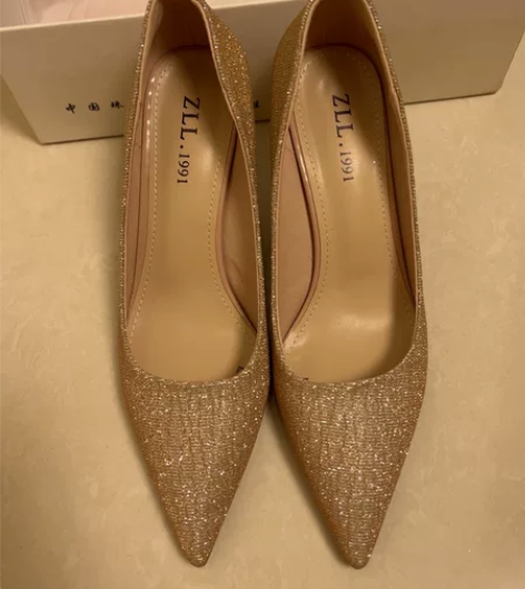 zll，38码，结婚穿了一小时 感兴趣的话...