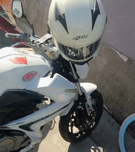 迅龙牌单缸150摩托车，18年的车，1-2...