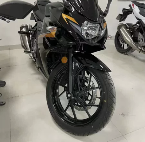 铃木gsx250R，低价出售九五新二手摩托...