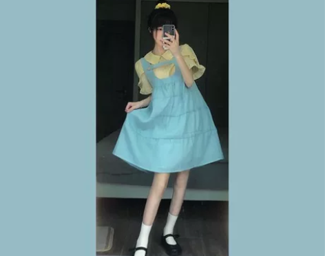 （仅试穿)整套 衬衫?背带裙 感兴趣的话点...