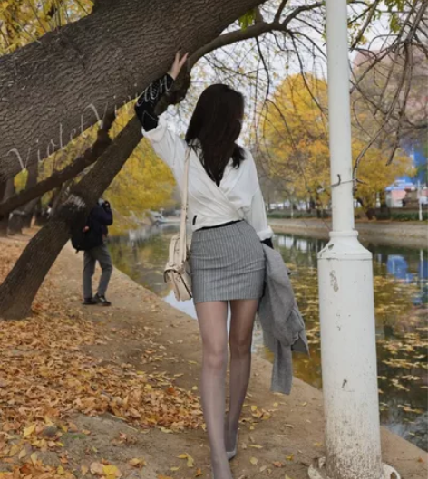 包臀裙套装全新 感兴趣的话点“我想要”和我...