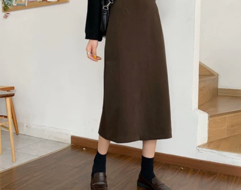 复古开叉黑色半身裙女秋冬2022新款高腰设...