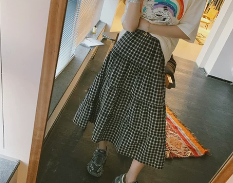 张大奕2020春季新款黑色格子半身裙裙a字...