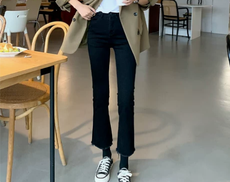 布琳家黑色微喇牛仔裤女2021年春秋新款高...