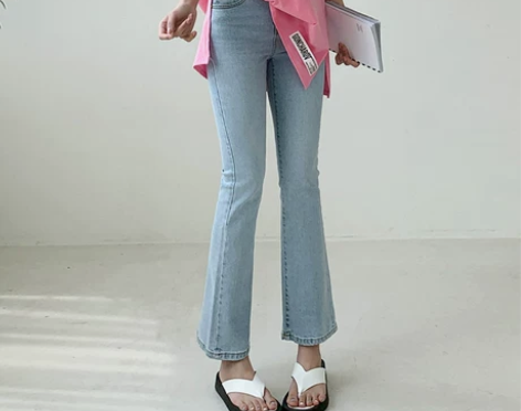 【折扣价】微喇牛仔裤女高腰2021春秋新款...