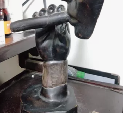 十几年前买的木雕，很有男人气质啊！家里放不...