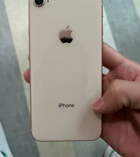 iPhone 8 ，64G美版，更换过一次...