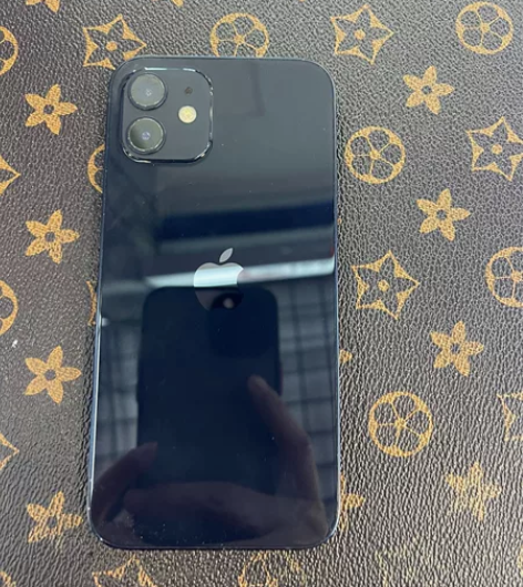 新收苹果12 256黑色国行，轻微磕碰，屏...