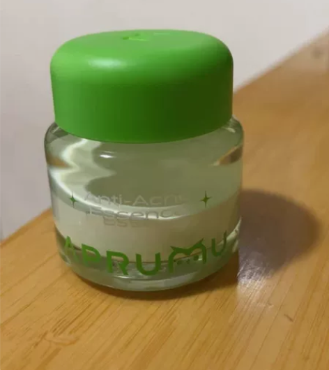 aprumu阿噗噜祛痘精华,脸上有闭口的痘...