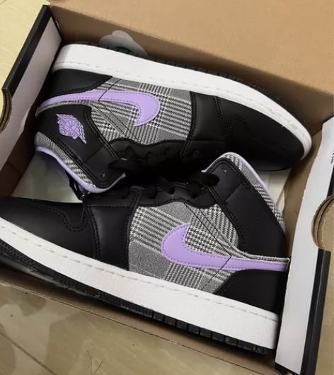 全新 女中帮运动鞋 感兴趣的话点“我想要”...