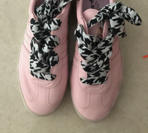 adidas 休闲鞋 感兴趣的话点“我想要...