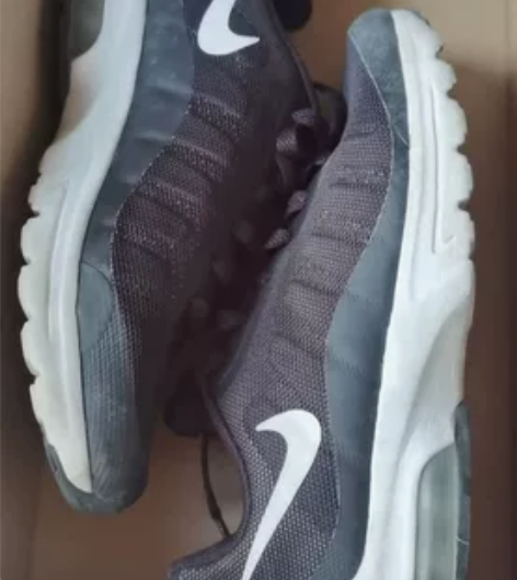 英国实体店400多购入 nike运动鞋 3...