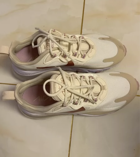 Nike运动鞋,全新,原价1000,现在3...