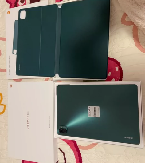 小米平板5，几乎全新 ！带原装键盘和充电器...