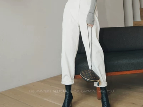 宽松版休闲米白条绒裤 感兴趣的话点“我想要...