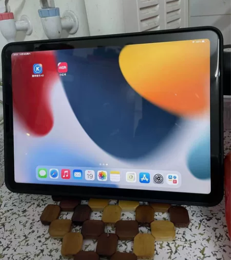 出售自用air 4国行在保wifi 64G...