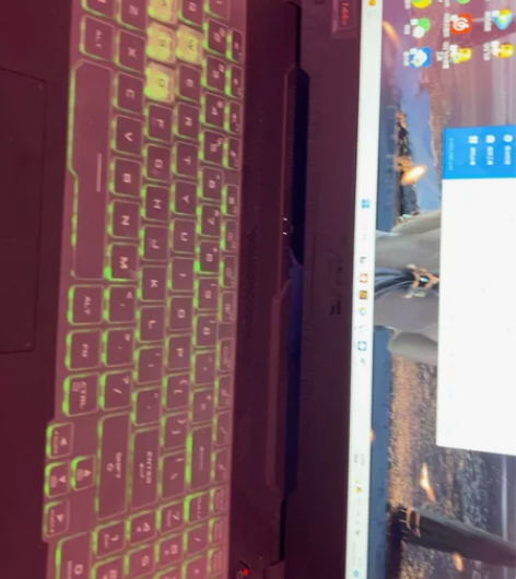 99新华硕飞行堡垒8电竞吃鸡游戏本144h...