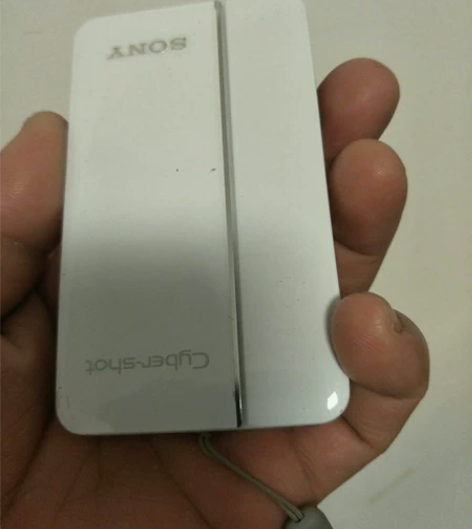 索尼tx55数码相机，屏幕显示有一竖线，其...